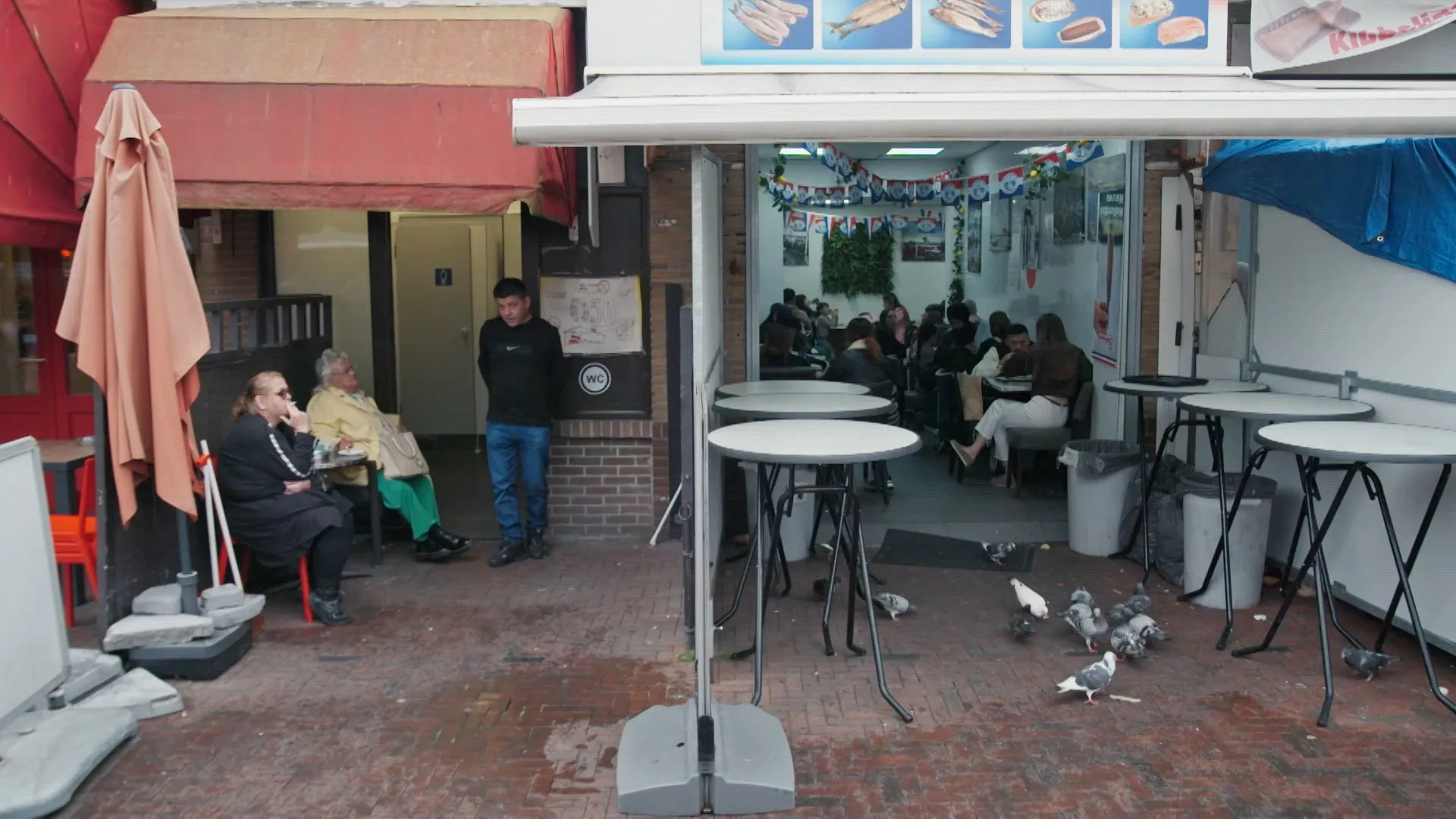 Joke heeft commentaar op voorbijganger