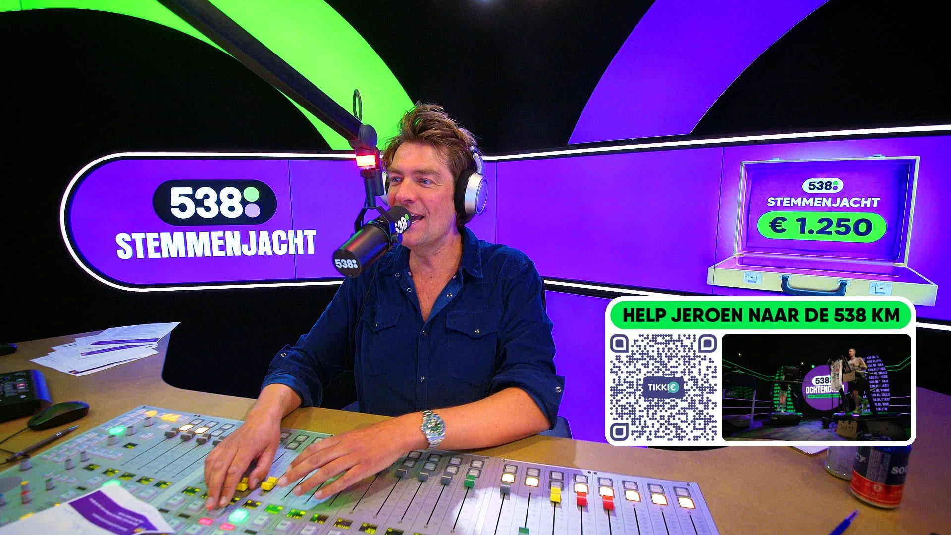 Kjeld Nuis zet een tattoo als Jenning De Zilveren Bal wint