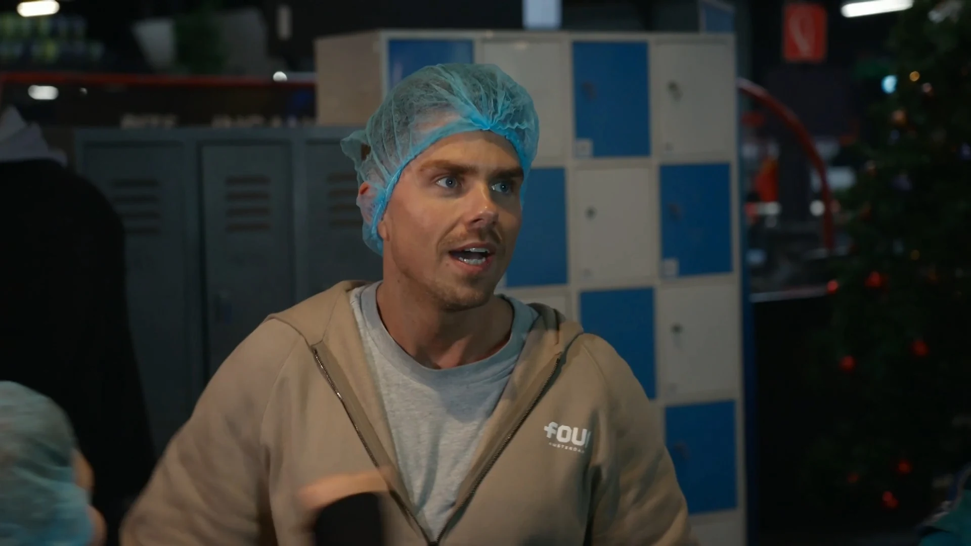 Mart gelooft niet dat André het potje karten heeft gewonnen