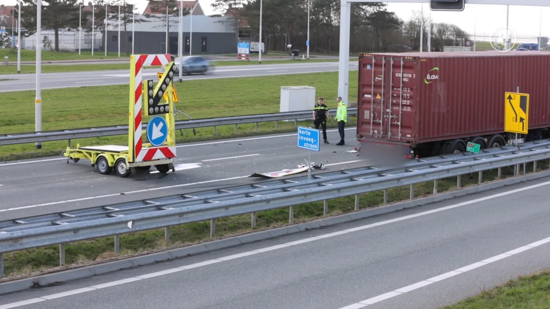 Verkeer naar Amsterdam omgeleid na crash op Afsluitdijk