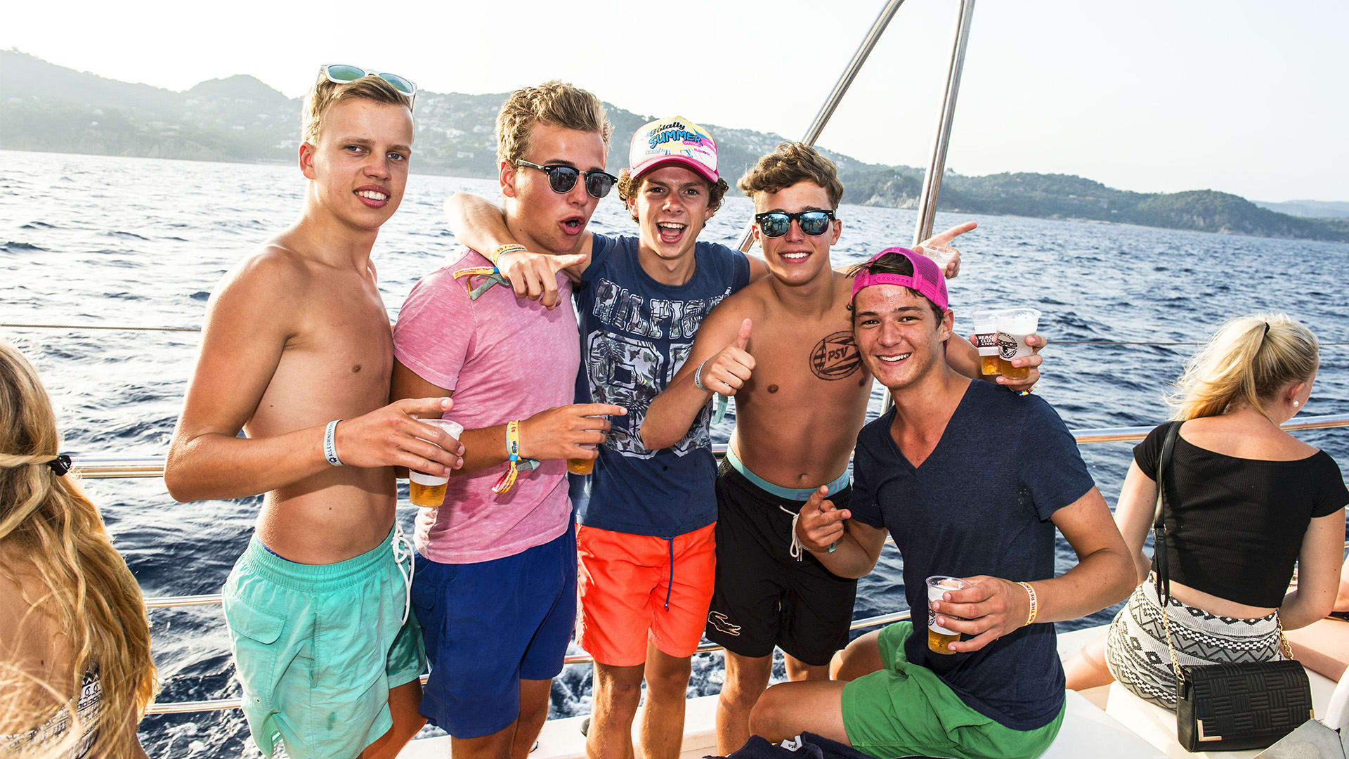 Ouders opgelet: dit moet je doen als je kind voor het eerst alleen op vakantie gaat