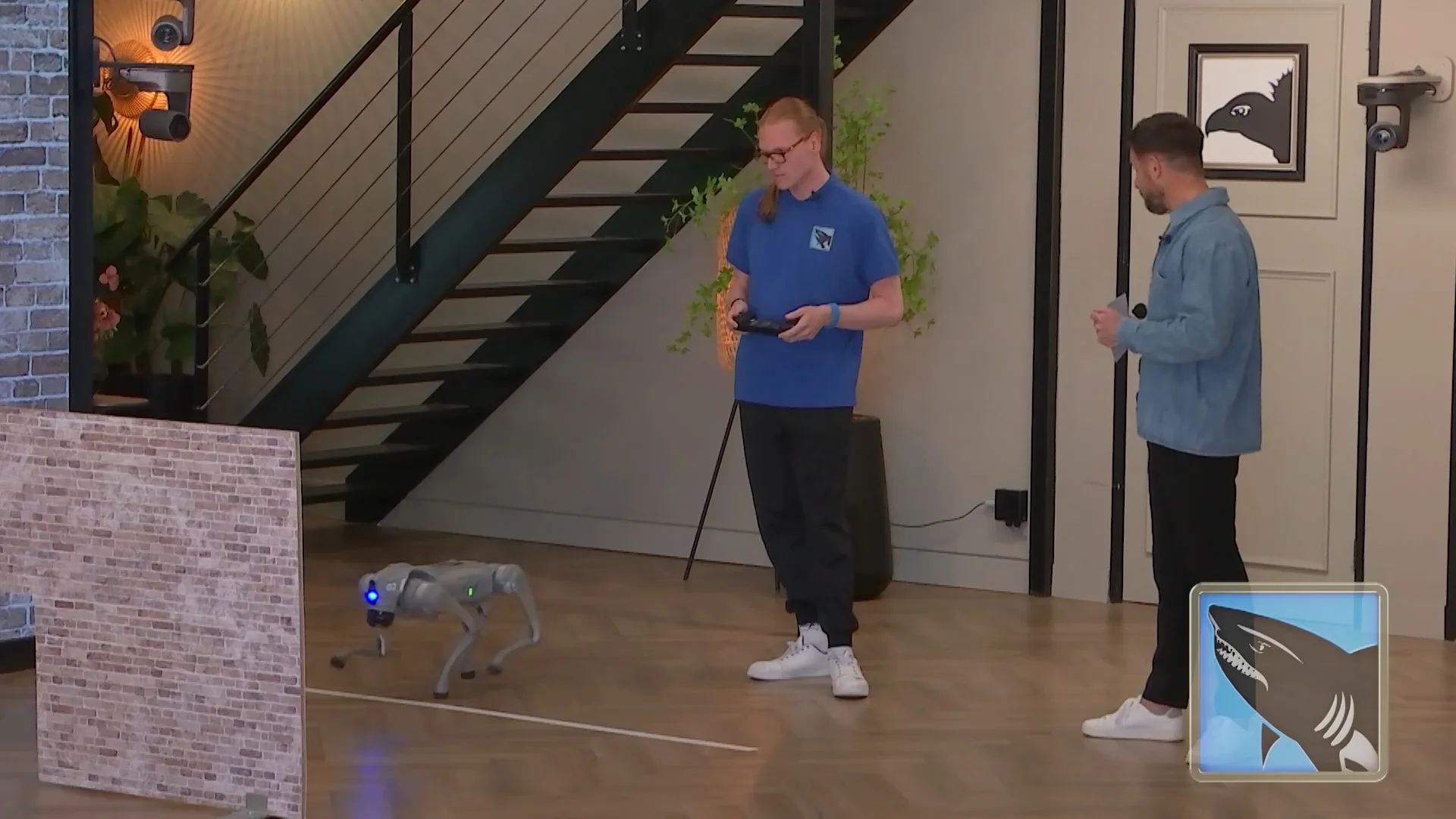 De bondjes sturen een robothond aan