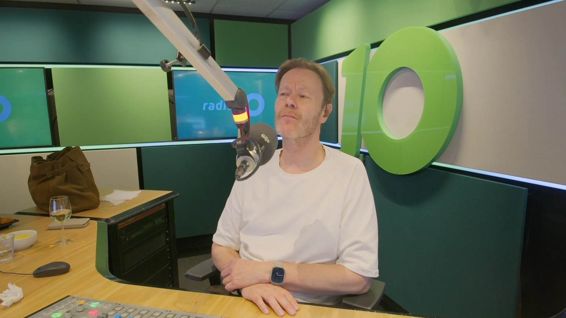Victor Vlam vindt Gijs en alle mediamensen narcisten