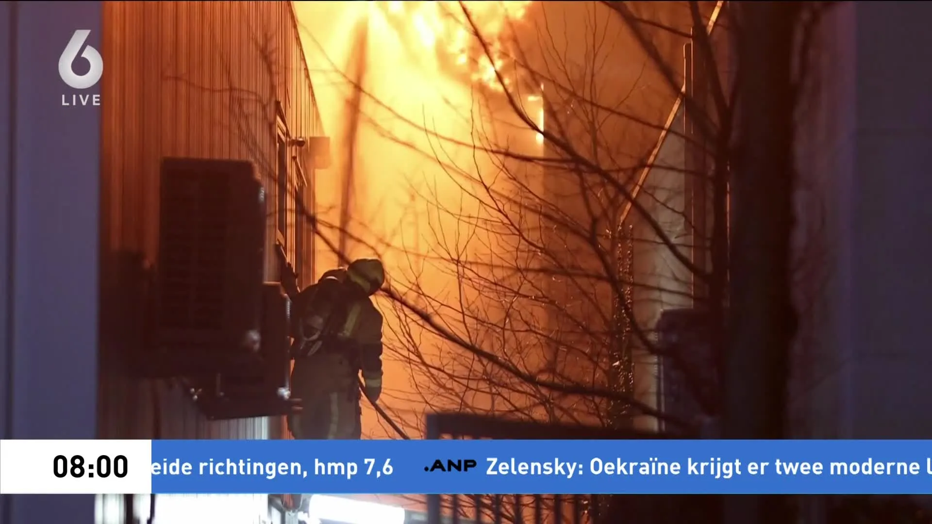 Brandweer bekogeld tijdens blussen brand in Westland, ME ingezet