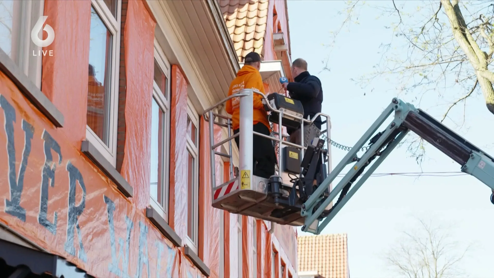 Ook dit jaar kleurt deze Haagse straat knaloranje