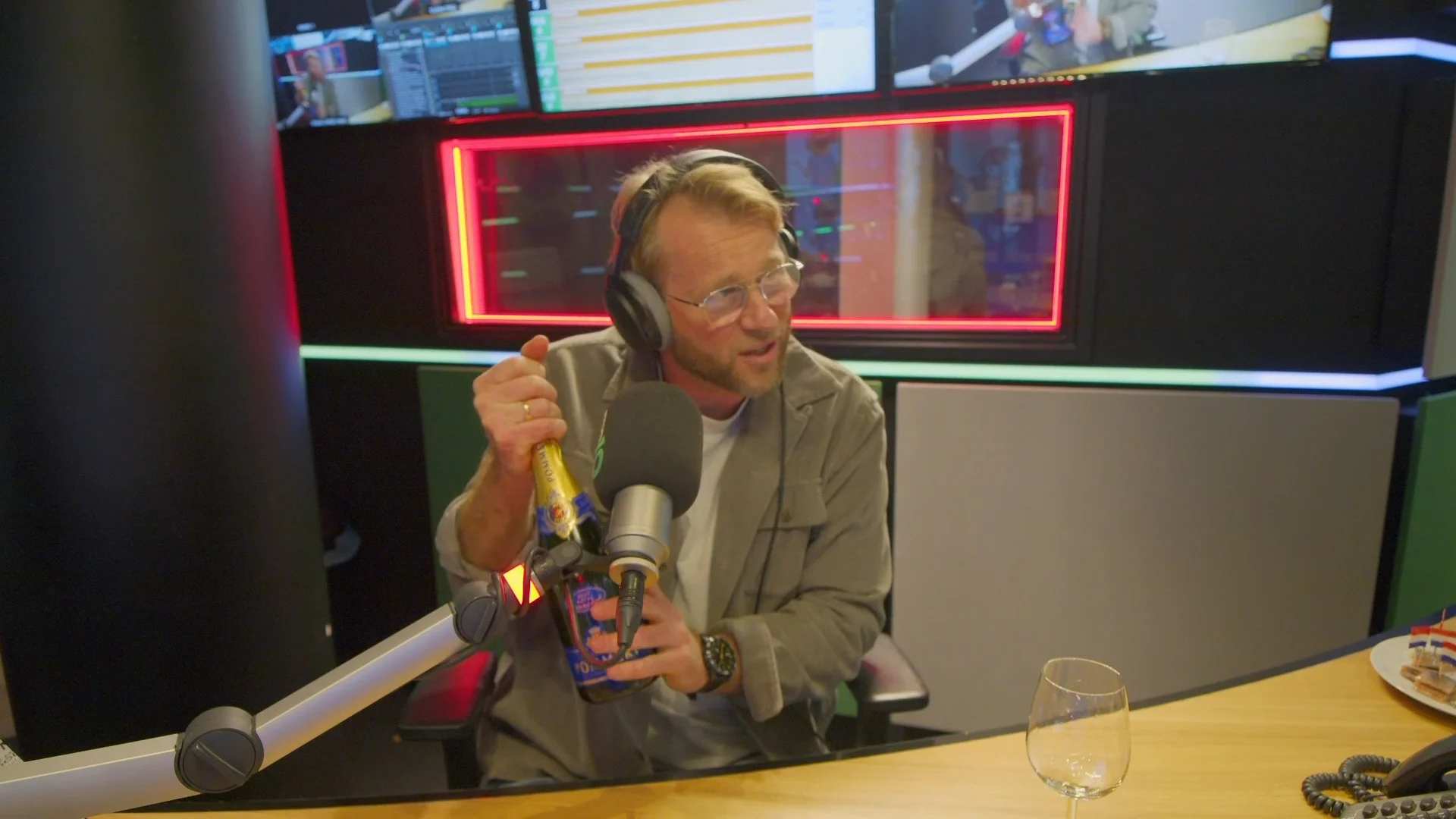 Leo Alkemade denkt dat er wel een nieuw seizoen Last One Laughing komt