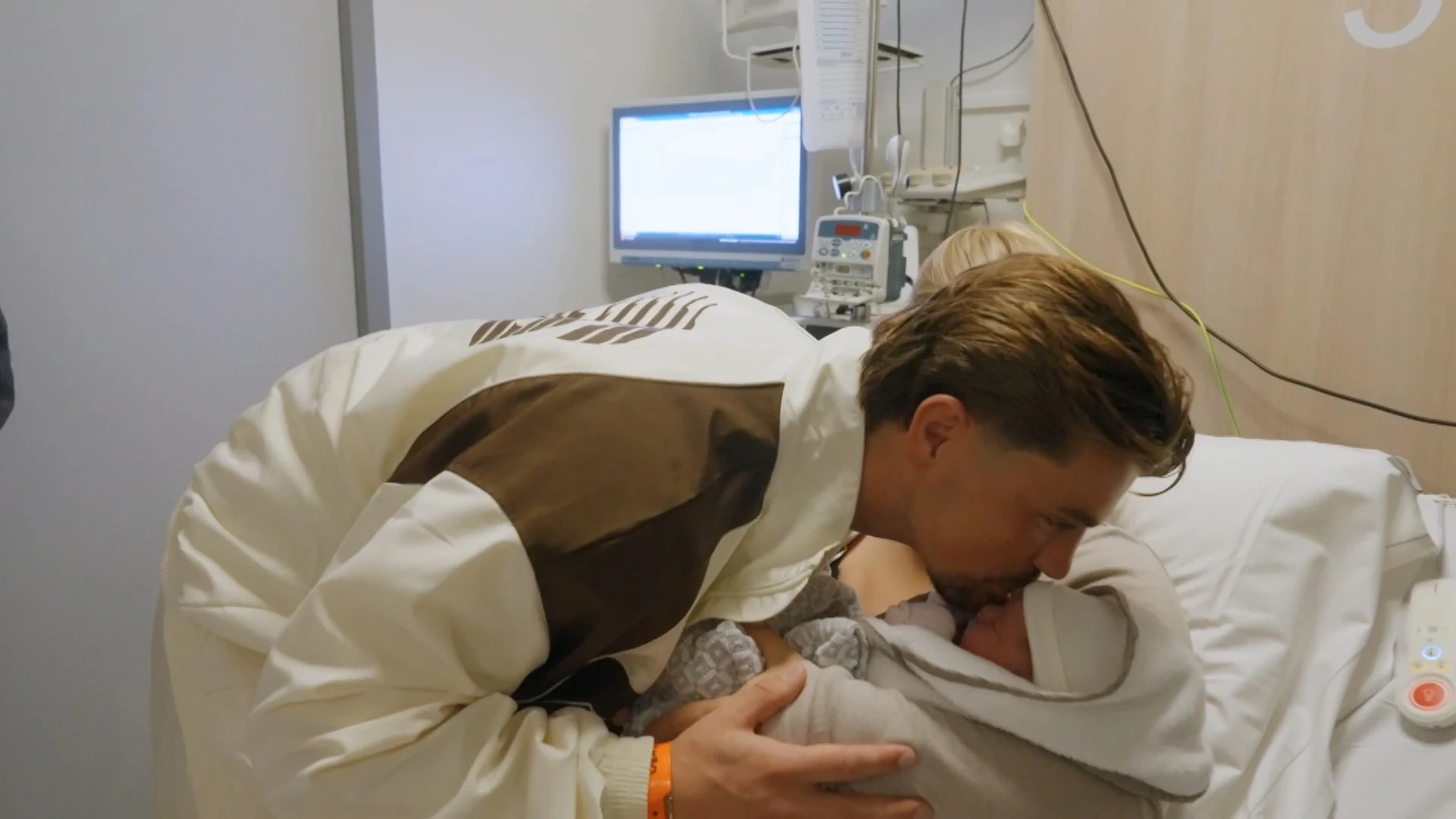 Pam en Mitch ontmoeten Julie