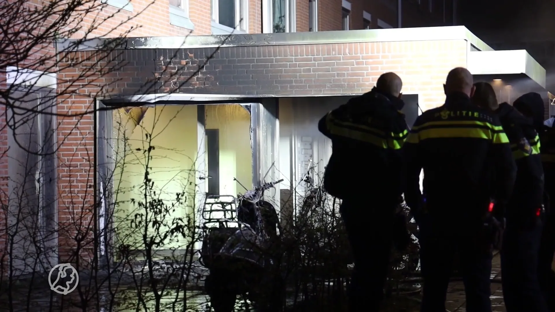 Explosie en brand in portiek Amsterdam-Zuidoost
