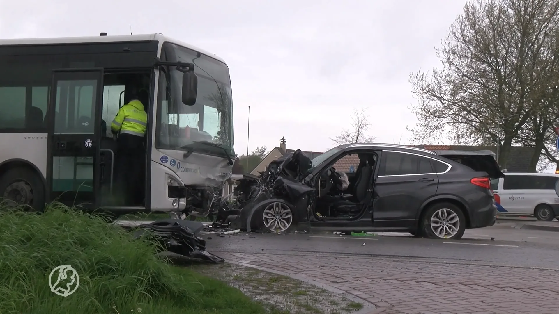 Dode bij frontale botsing met lijnbus in Heinkenszand