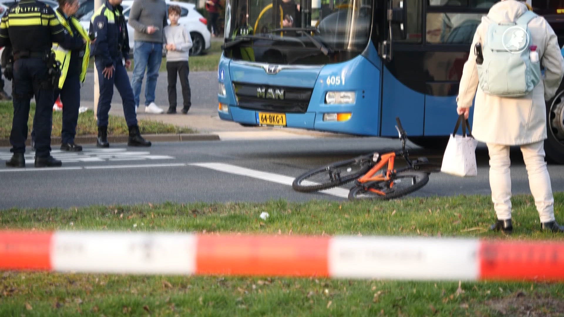 Kind op fiets aangereden door stadsbus in Almere