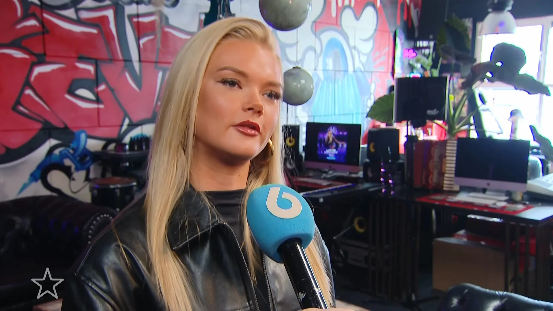 Mercedes bijt van zich af na haatreacties