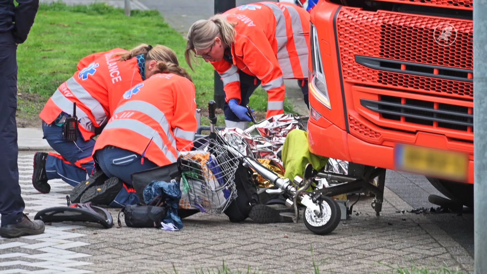 Gewonde bij aanrijding tussen scootmobiel en vrachtwagen