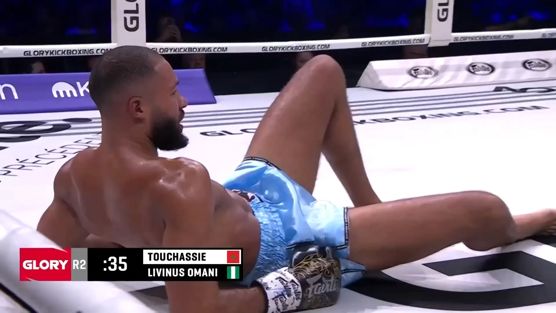Touchassie raakt Livinus met knockdown | GLORY 107