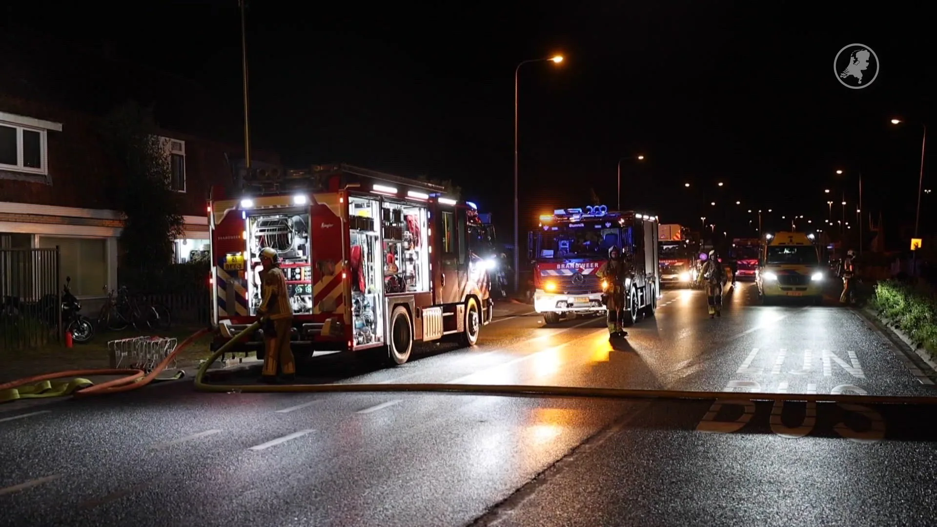 Zeer grote brand bij autobedrijf in Bunnik