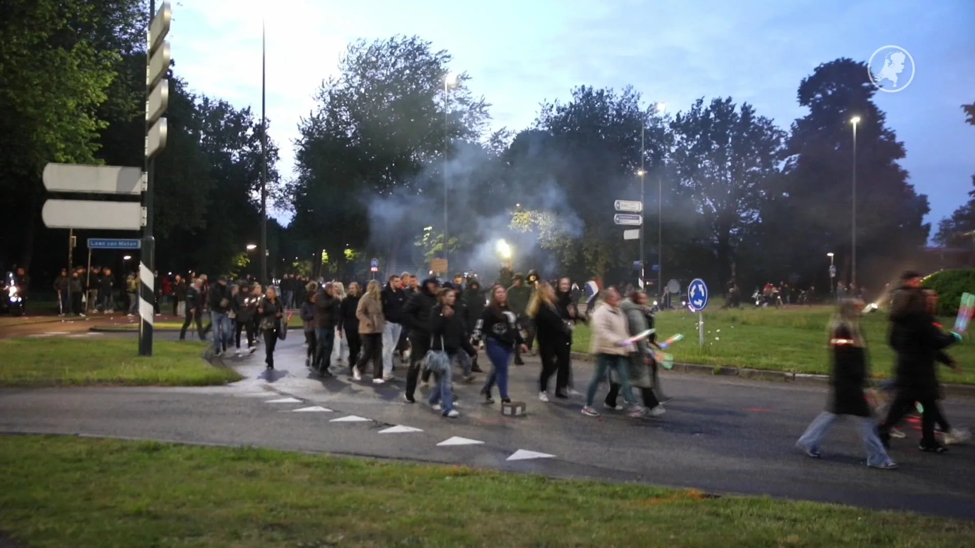 Politie pakt drie mensen op bij anti-azc-actie in Apeldoorn