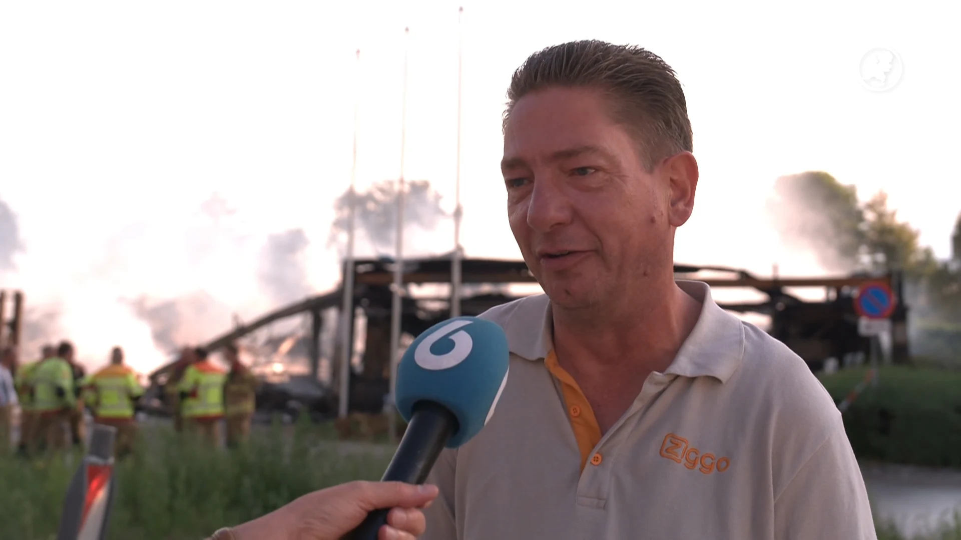 Omwonenden komen poolshoogte nemen na verwoestende brand bij kringloopwinkel in Winterswijk