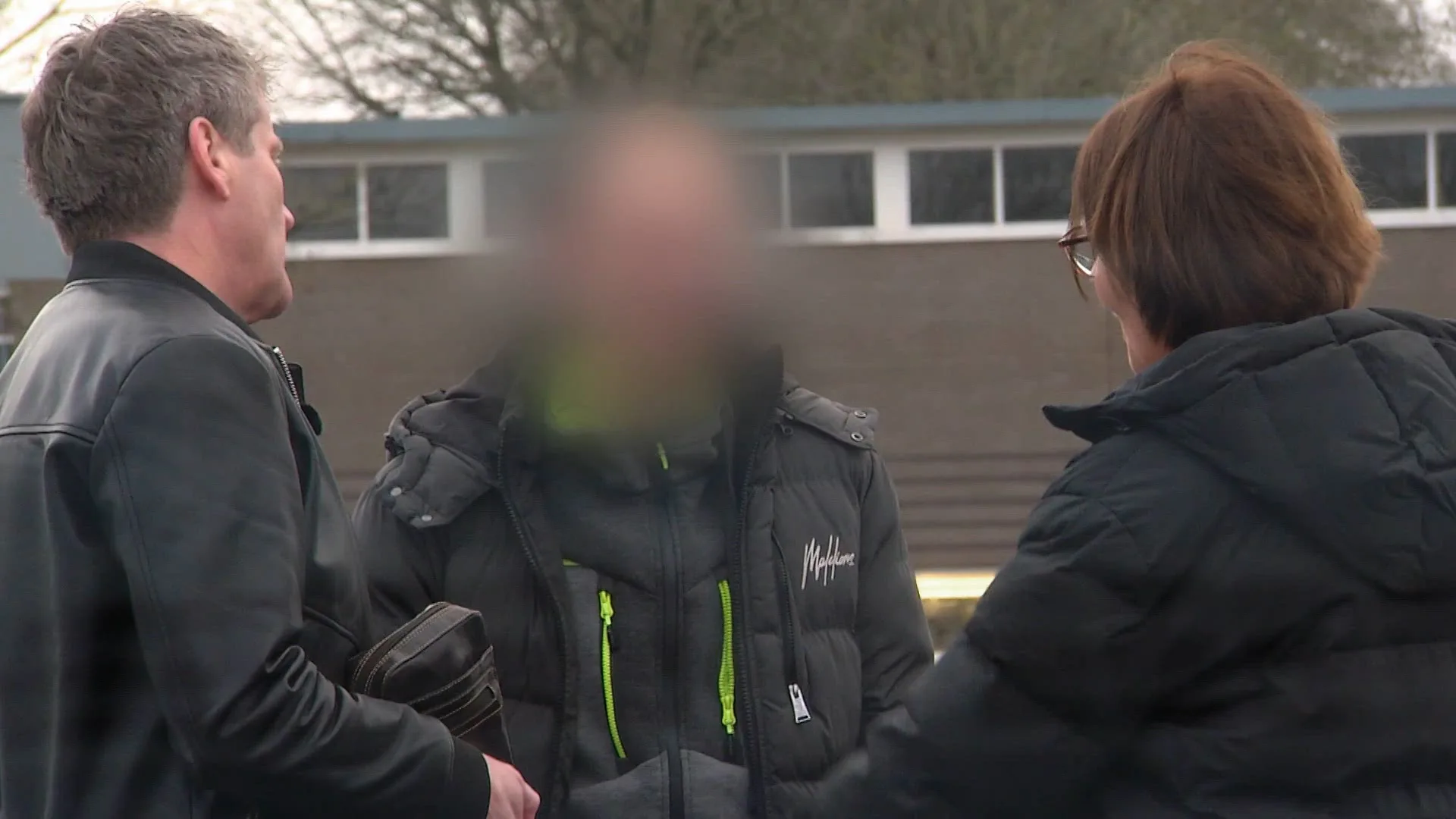 Dealer breekt bij moeder Funcaps-slachtoffer: 'Denk aan je kinderen'