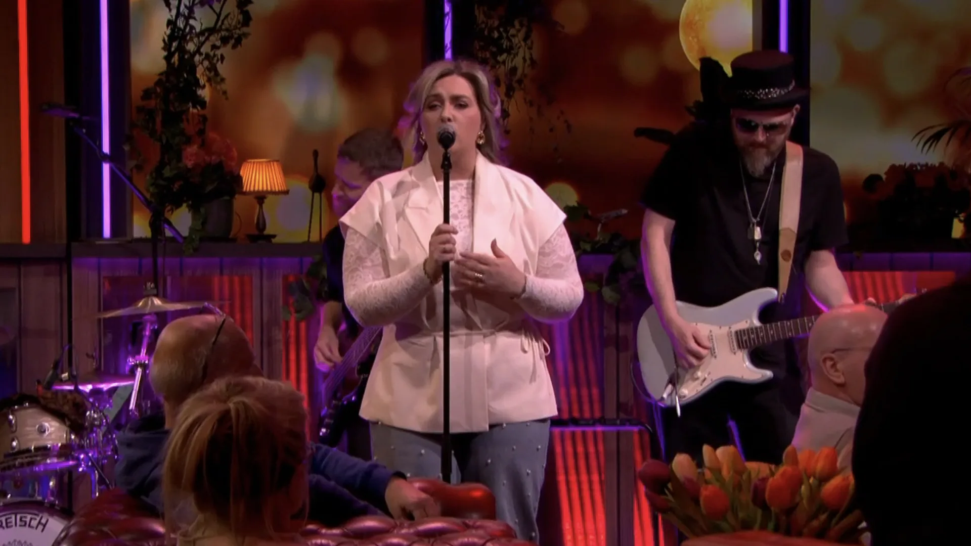 Nienke Fitters zorgt met ‘I Have Nothing’ voor een prachtige start van De Oranjezondag!