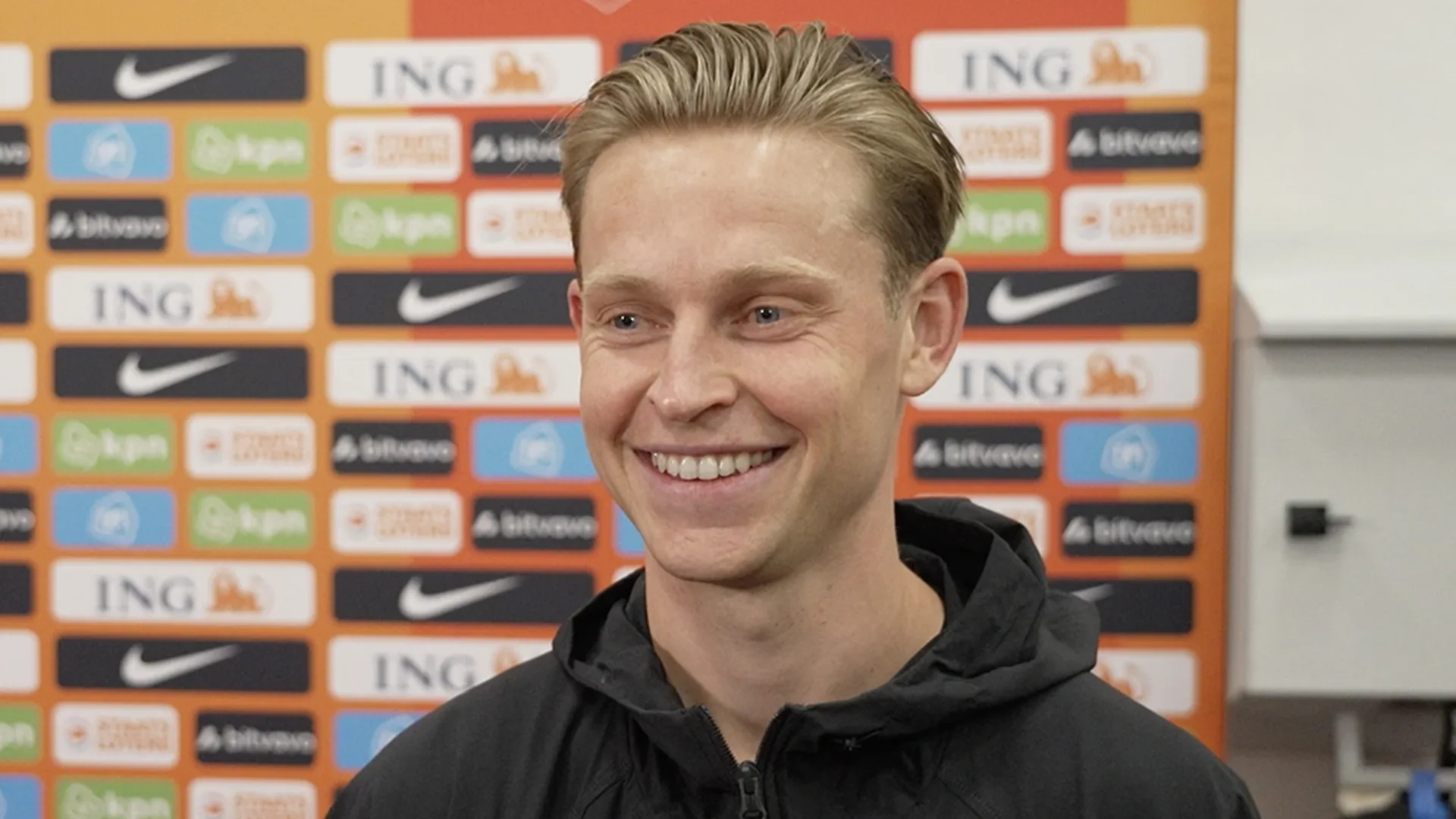 Frenkie de Jong na nederlaag tegen Algerije: 'Ik heb er nog steeds héél veel vertrouwen in!'
