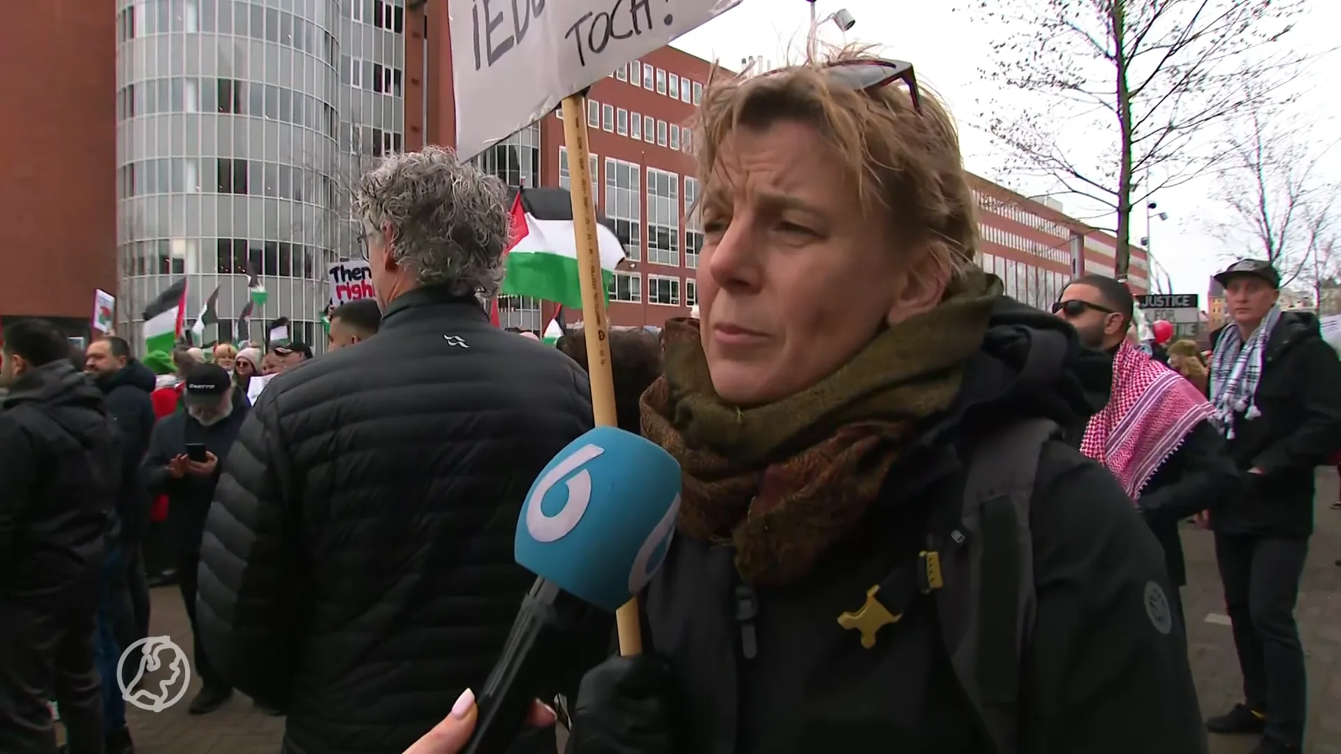 Demonstranten verzamelen zich bij Holocaustmuseum