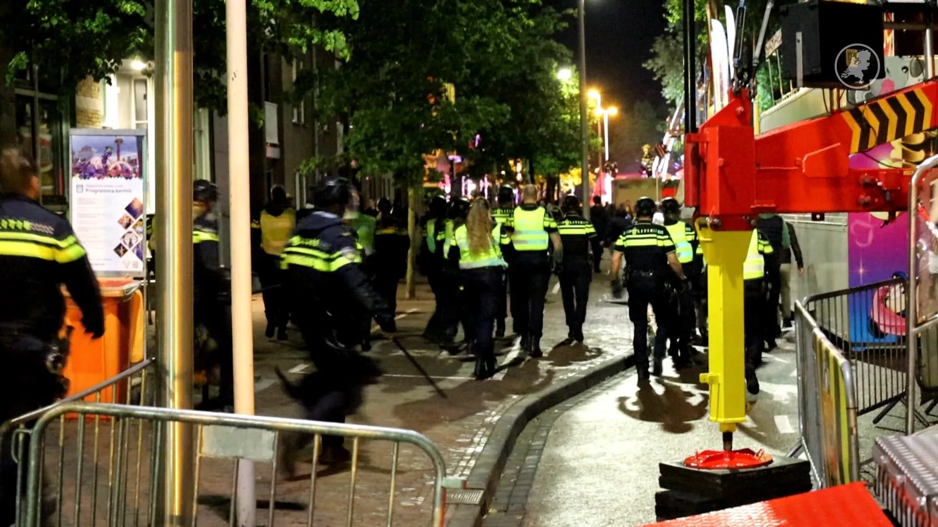 Tientallen jongeren keren zich tegen politie op kermis