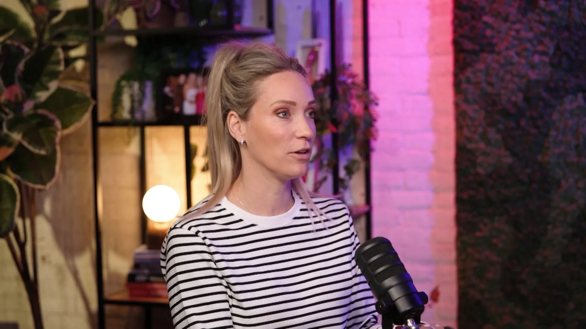 Hélène Hendriks deelt anekdote over strenge beveiliging Johan Derksen