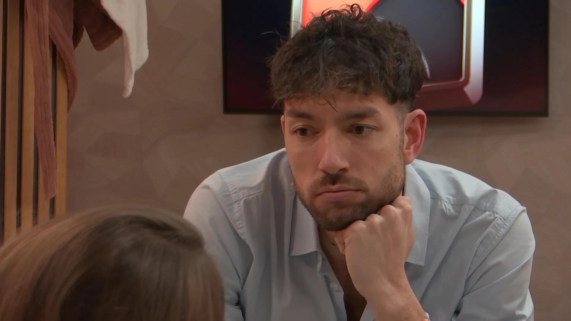 Thomas confronteert Chess met haar gedrag