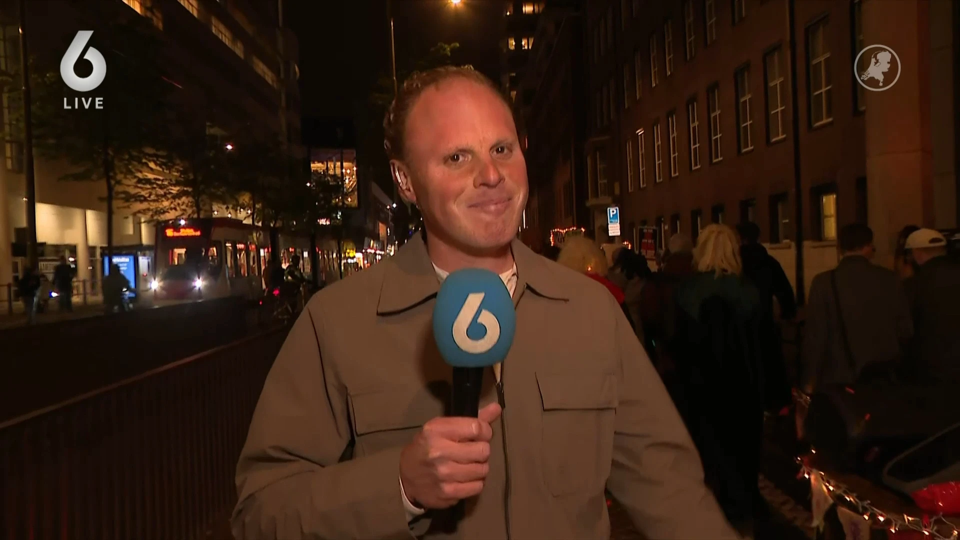 Tientallen mensen lopen mee met Heksennacht Den Haag