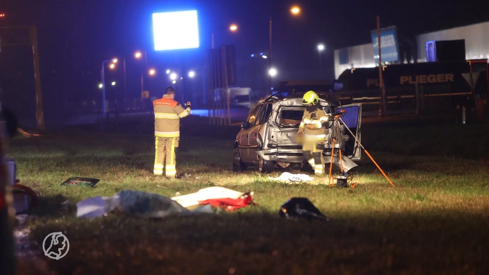 Botsing met vrachtwagen op A2: 'Kind en volwassenen zwaargewond'
