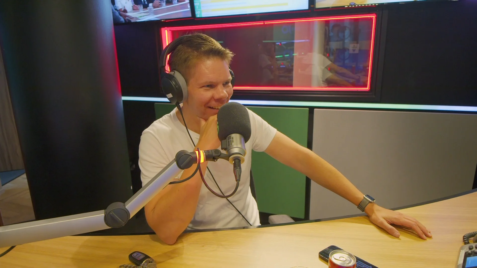 Victor Vlam kan nog steeds niet kiezen tussen Angela de Jong of Tina Nijkamp