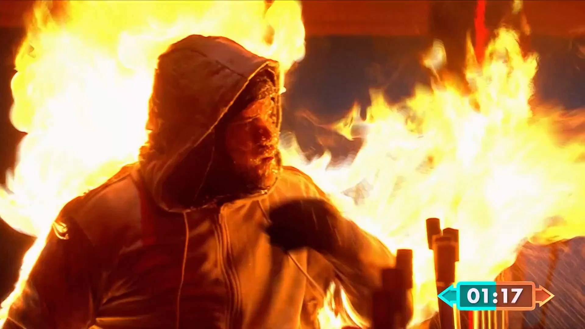 Vuurstuntman ontsteekt 43 fakkels terwijl hij zelf in brand staat.