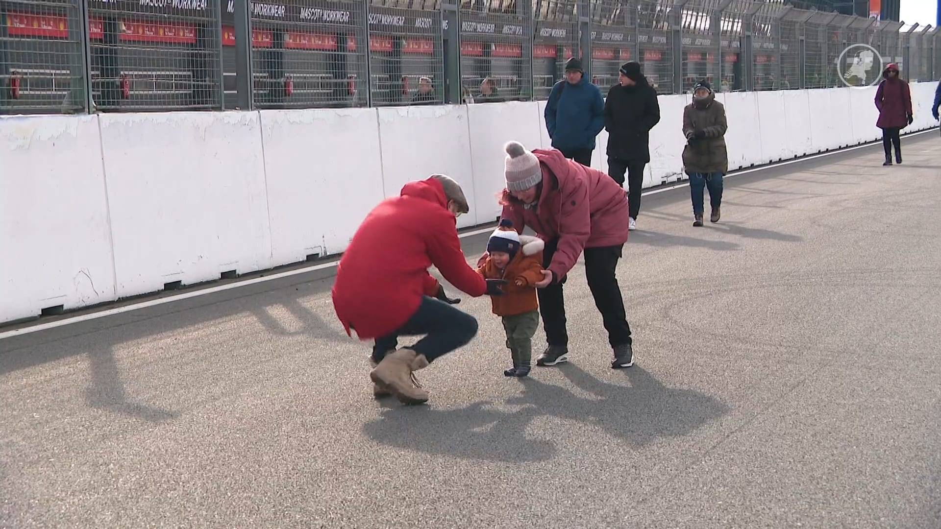 Het nieuwe F1-seizoen staat voor de deur: fans lopen al rondje over circuit Zandvoort