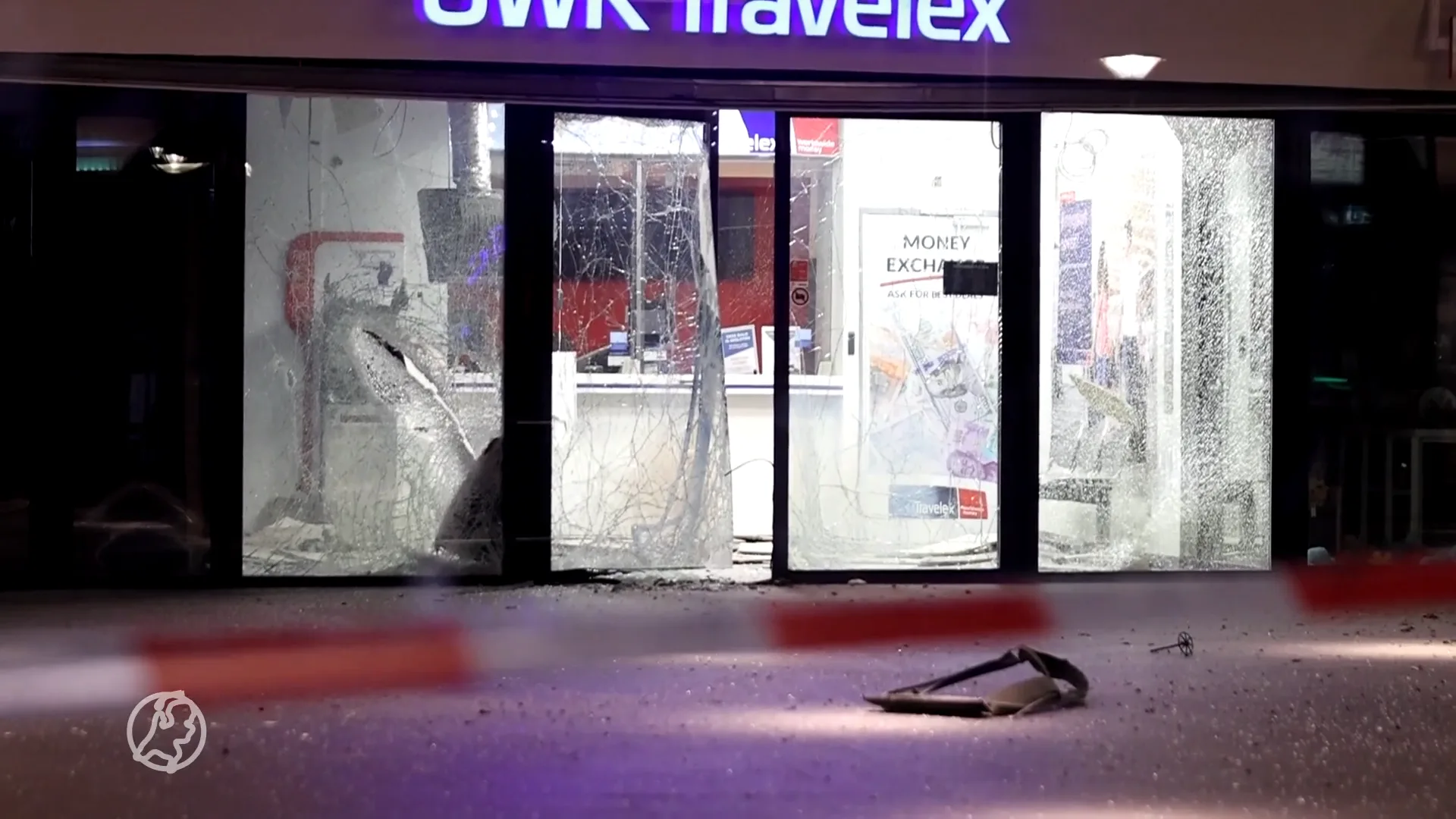 Gewonde en veel schade bij plofkraak geldwisselkantoor in stationshal Delft