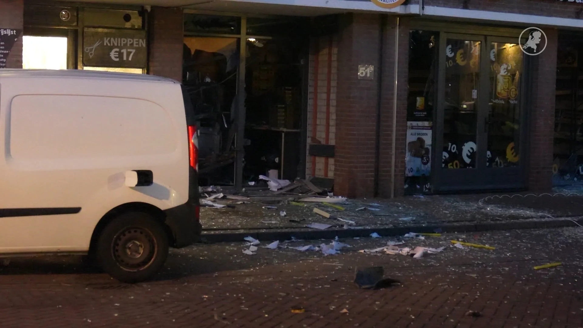 Plofkraak bij geldautomaat in Helmond veroorzaakt veel schade