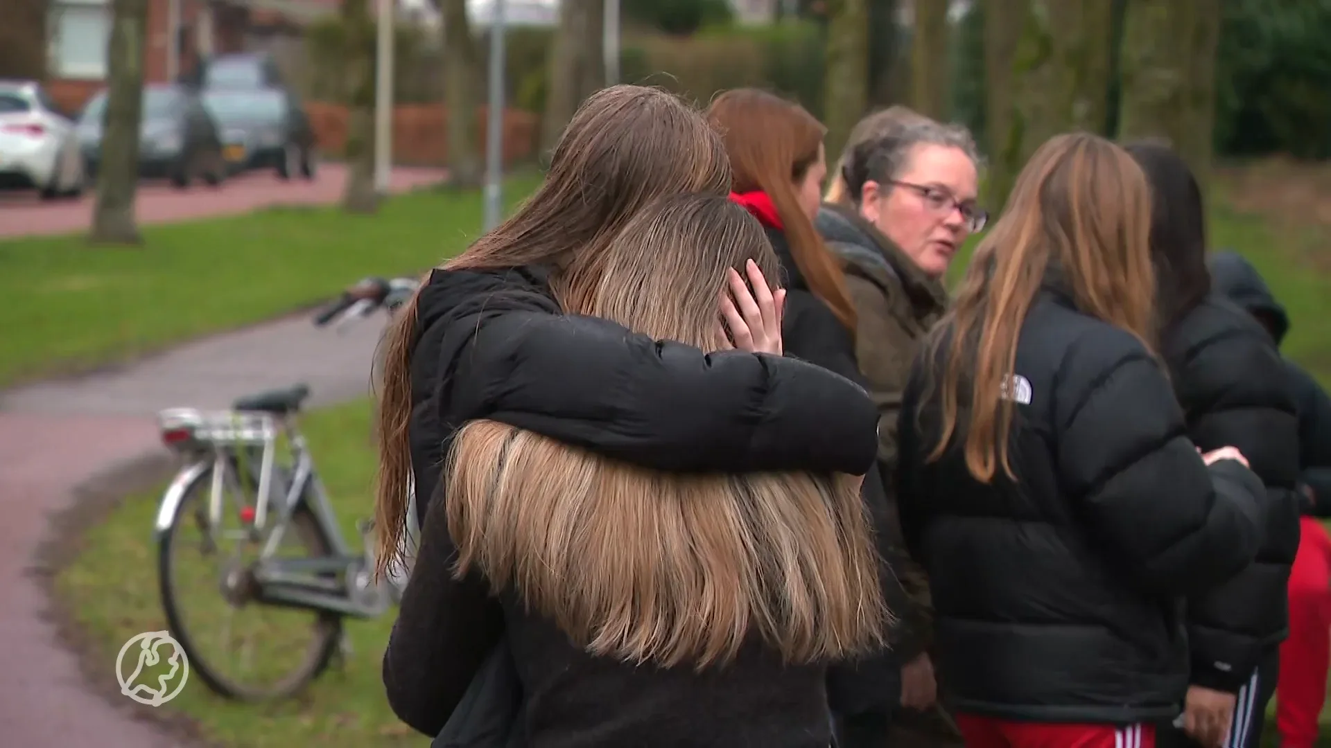 Bloemen bij plek waar 14-jarige om het leven kwam