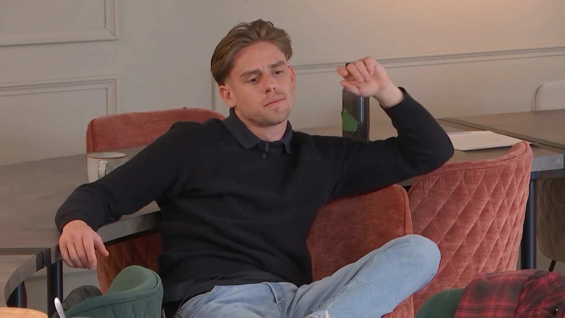 Roxy vindt de actie van Roland niet kunnen