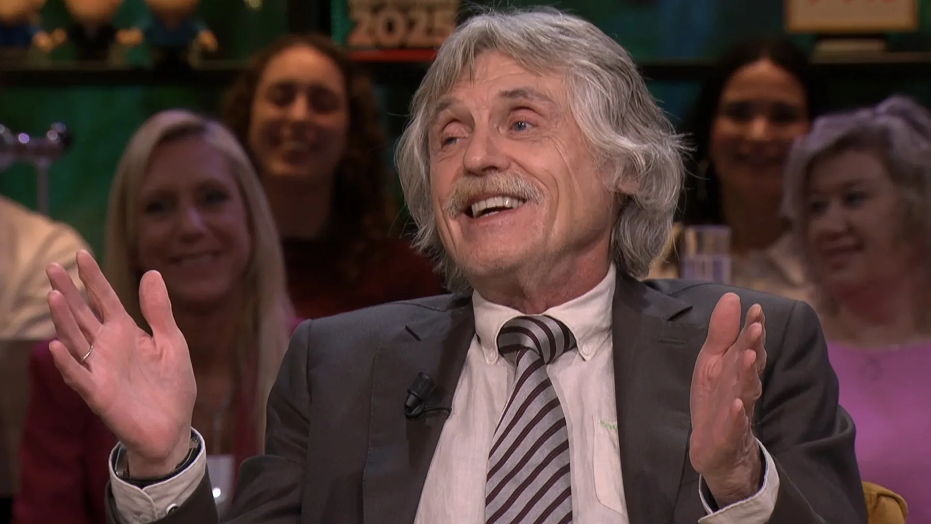 Johan Derksen gebruikt wietolie tegen slapeloosheid: ‘Het enige probleem is dat ik ga trippen’