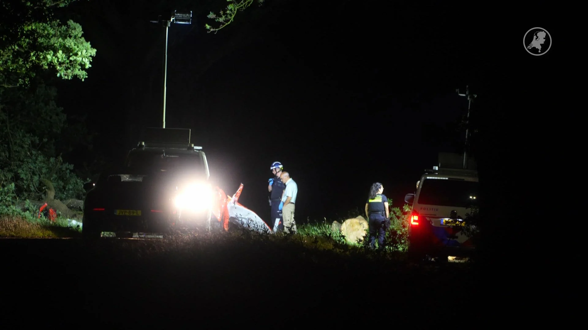 Vrouw (25) overleden tijdens storm door auto op boom