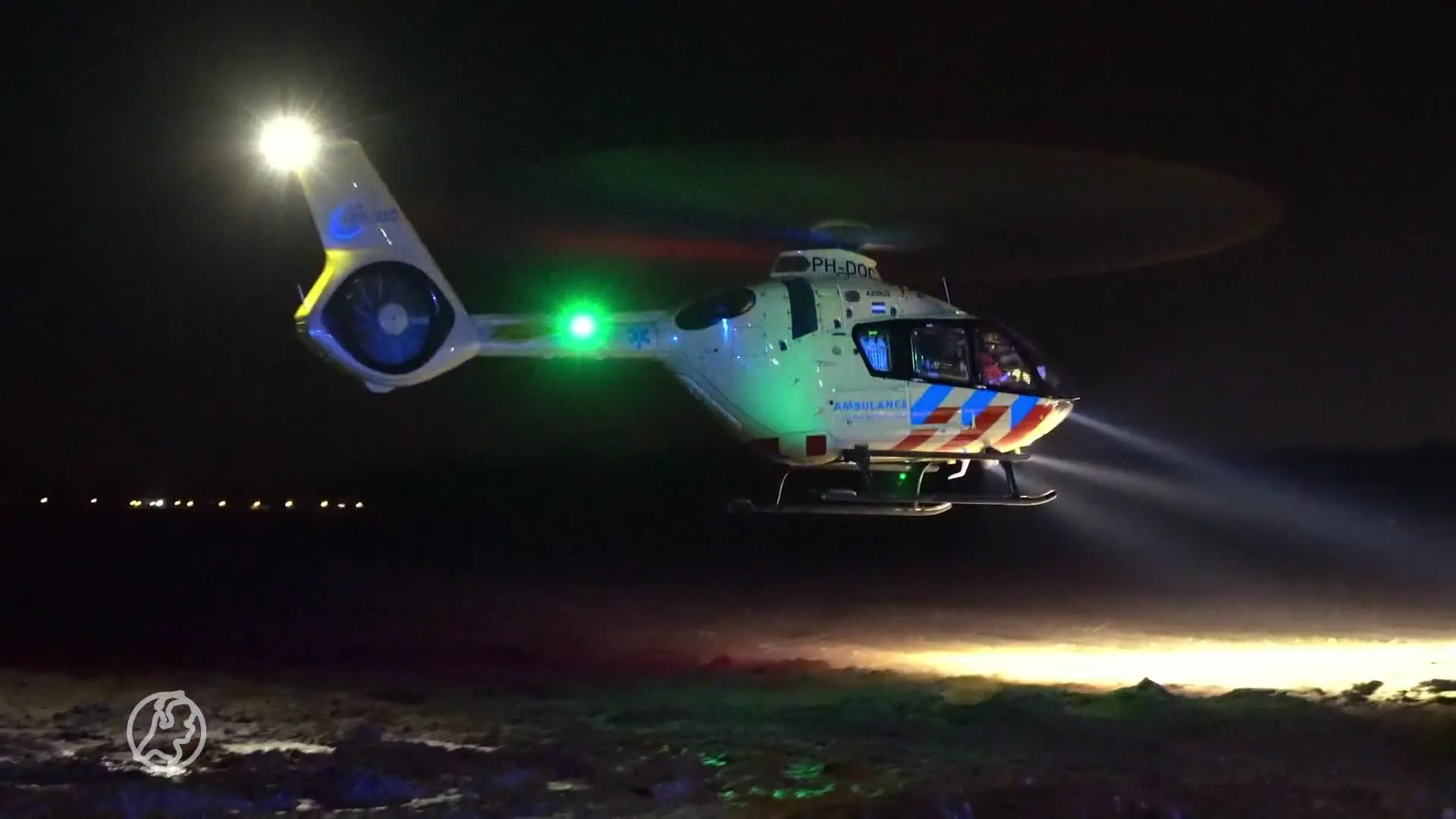 Auto slaat over de kop en crasht tegen boom in Uithuizermeeden