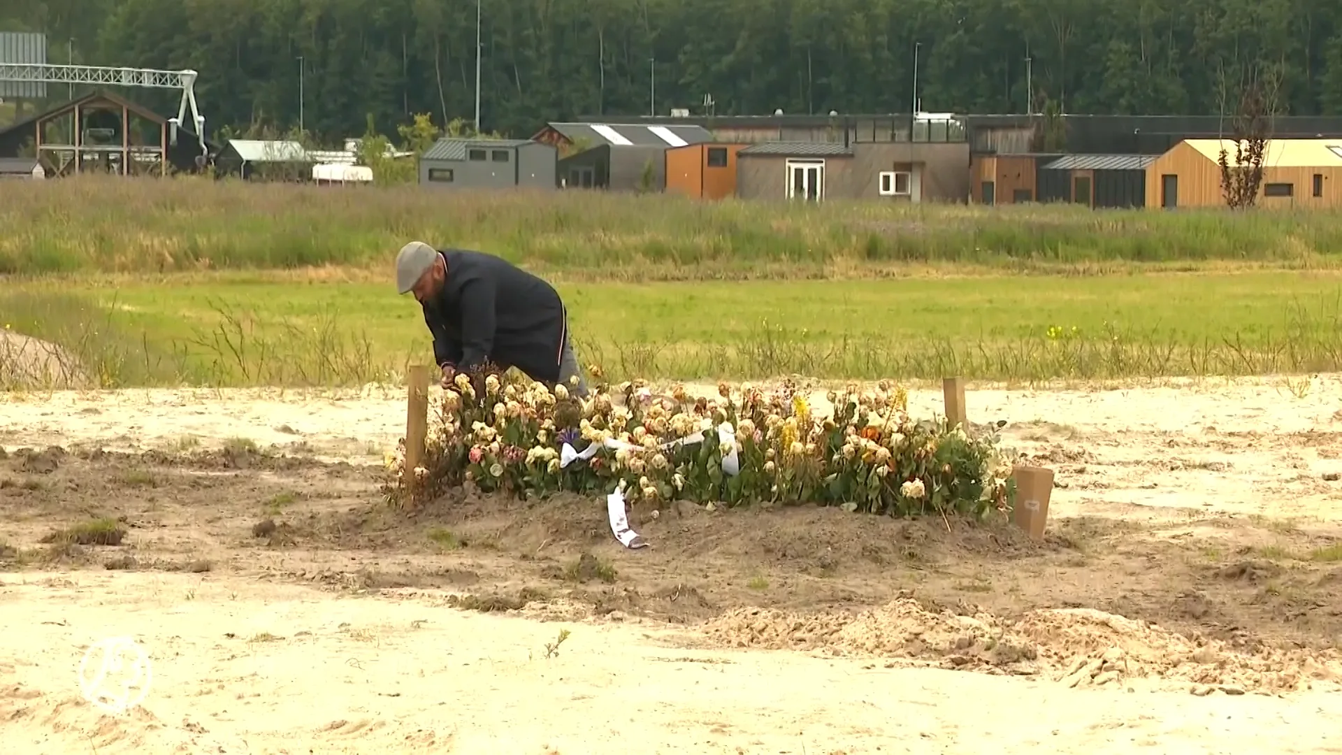 Dit graf ligt op een verlaten terrein in Almere Oosterwold