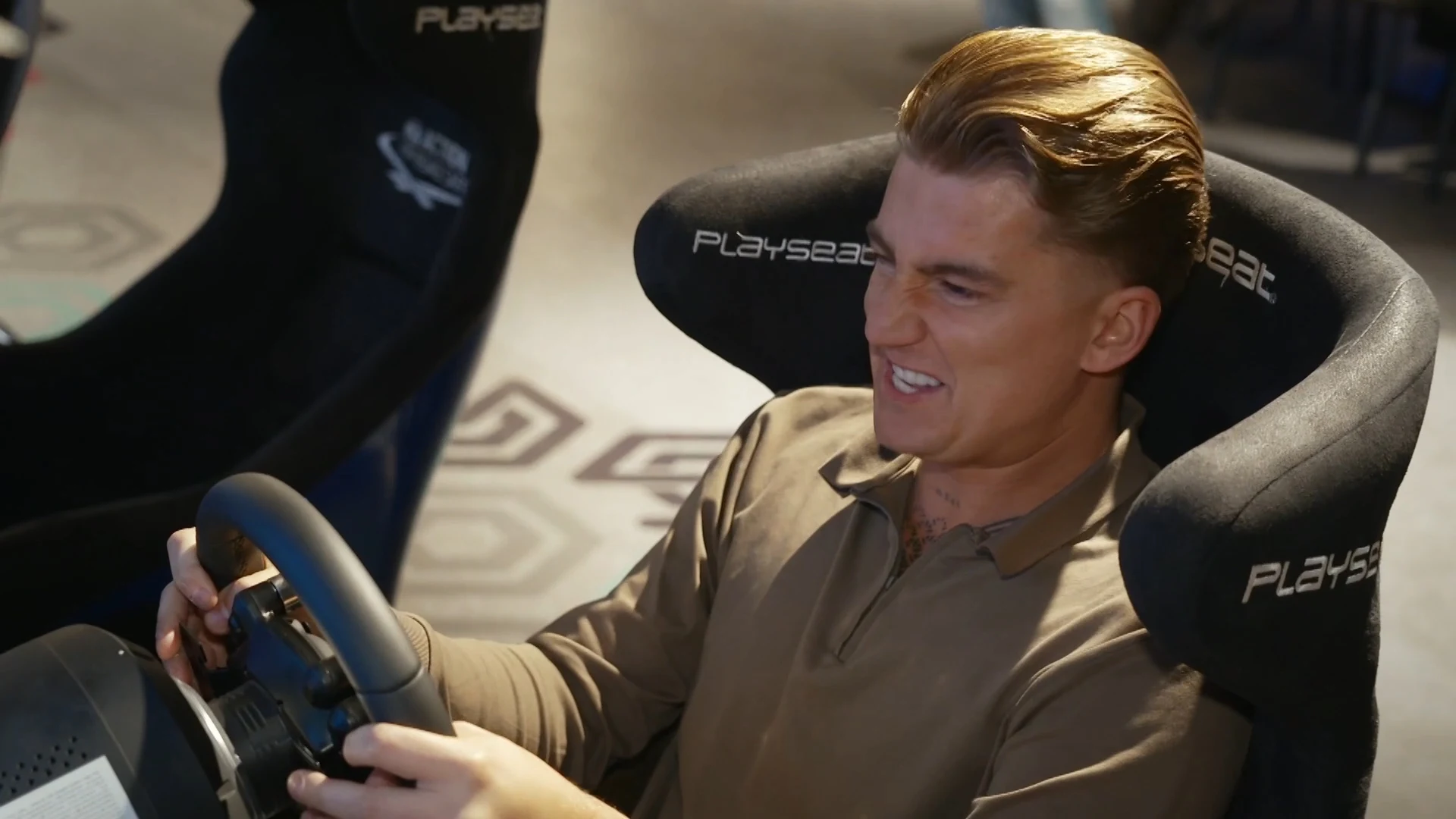 André en Mart fanatieker dan de kids in de gamehall!