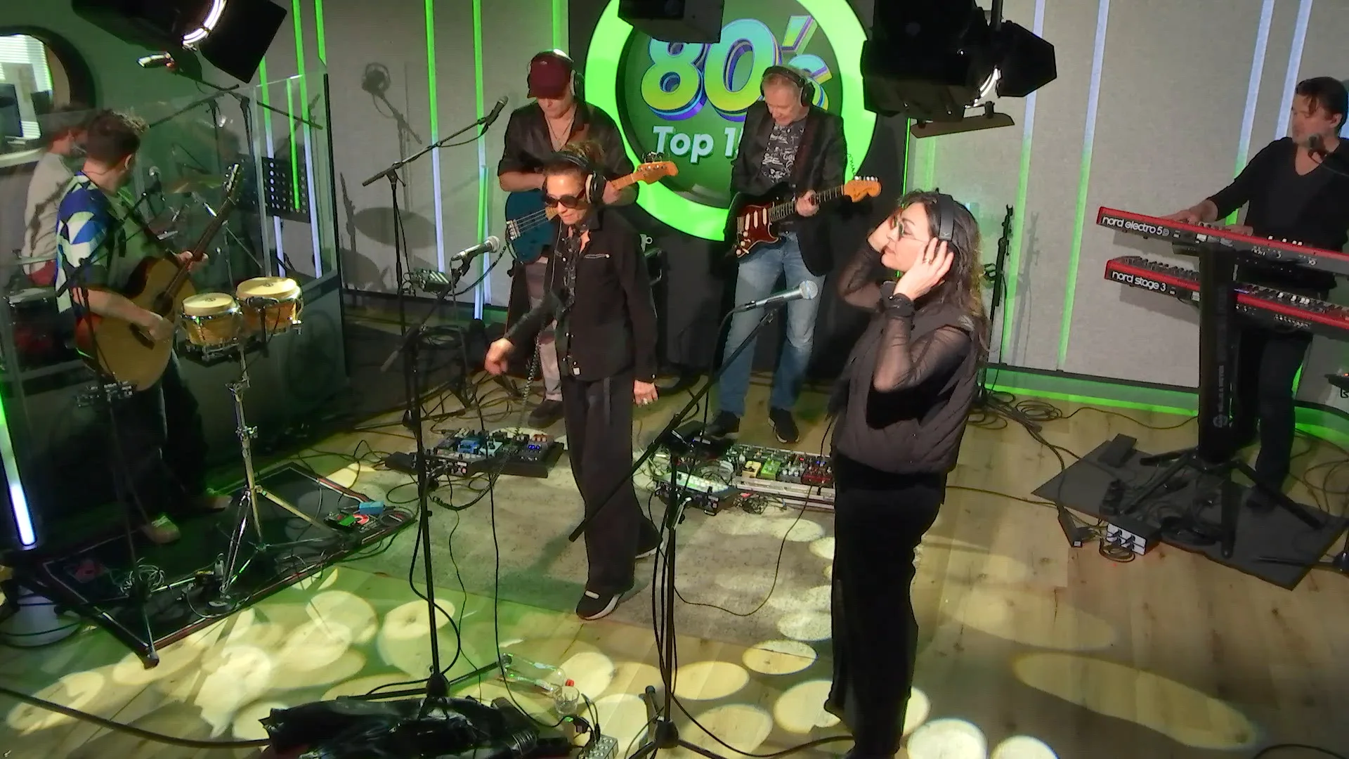 Loïs Lane live met It's The First Time