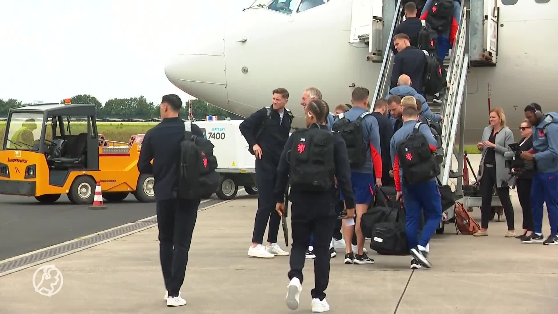 Oranjespelers vertrekken naar Duitsland voor het EK