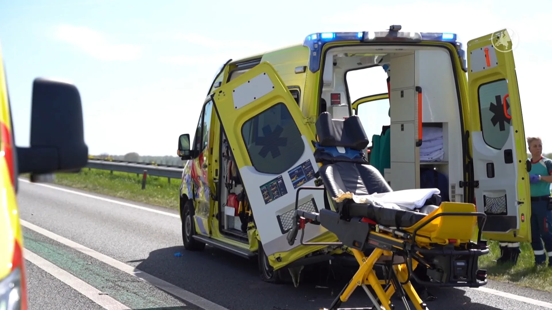 Ambulance betrokken bij zwaar ongeluk op N50, weg volledig dicht