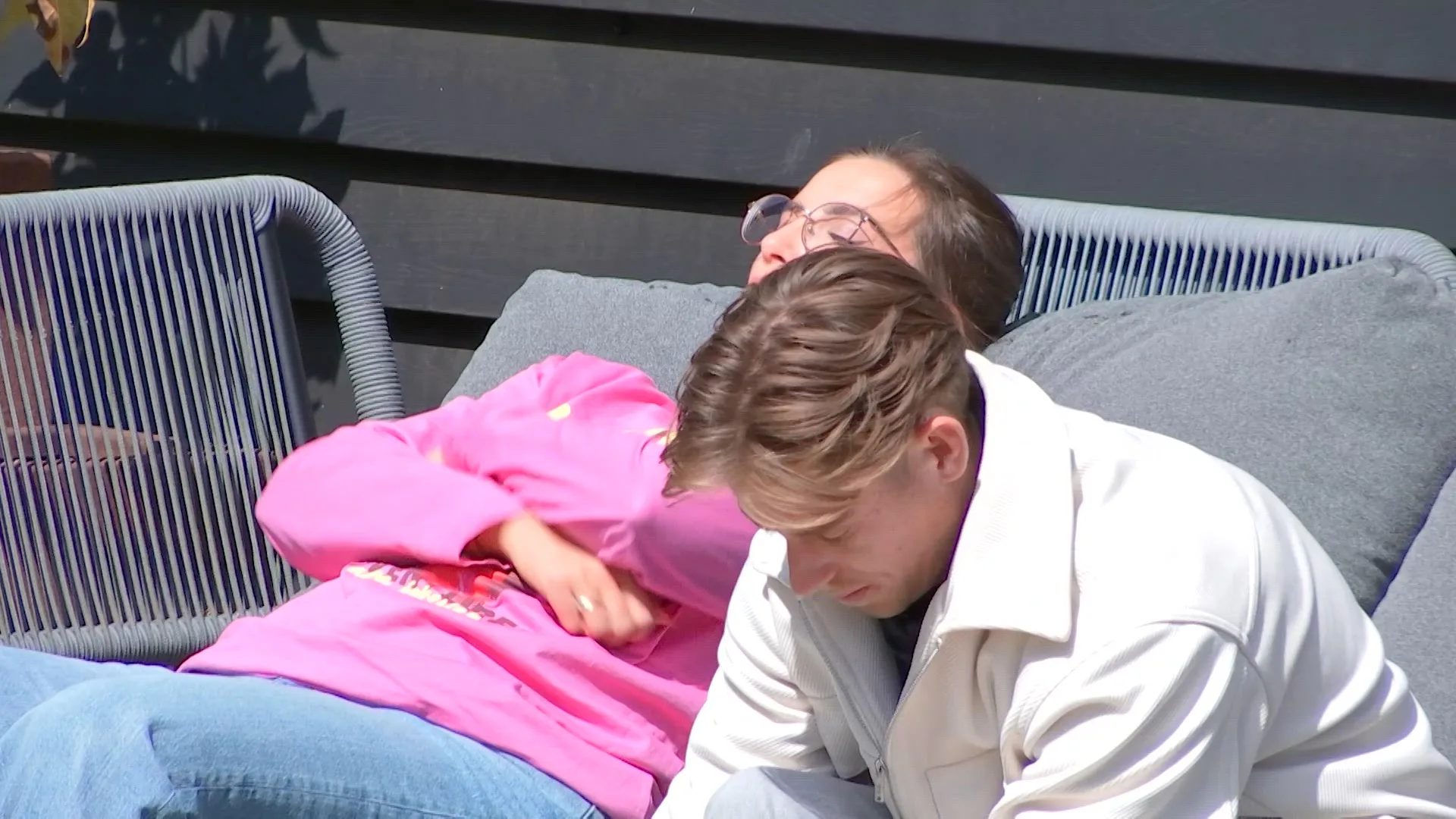 Dominique heeft het idee dat ze getest wordt