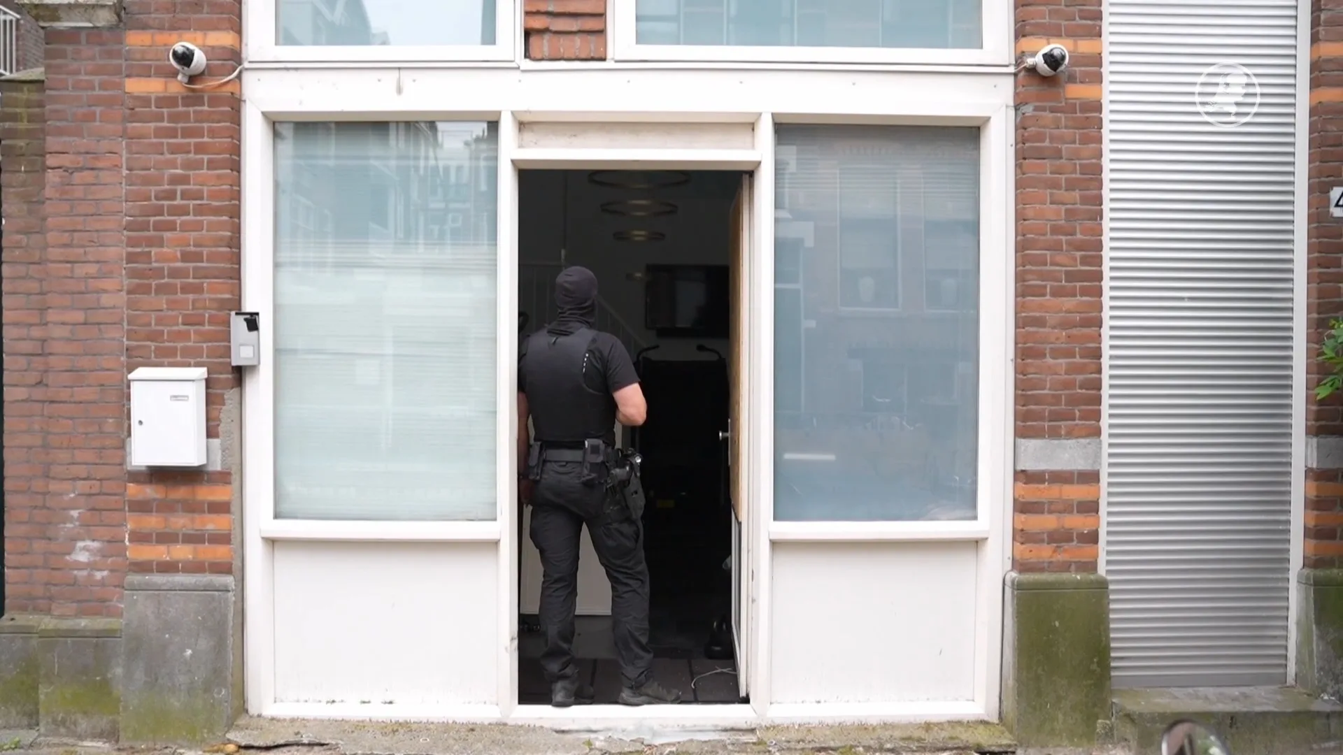 Drie mannen aangehouden voor witwassen van 100 miljoen euro