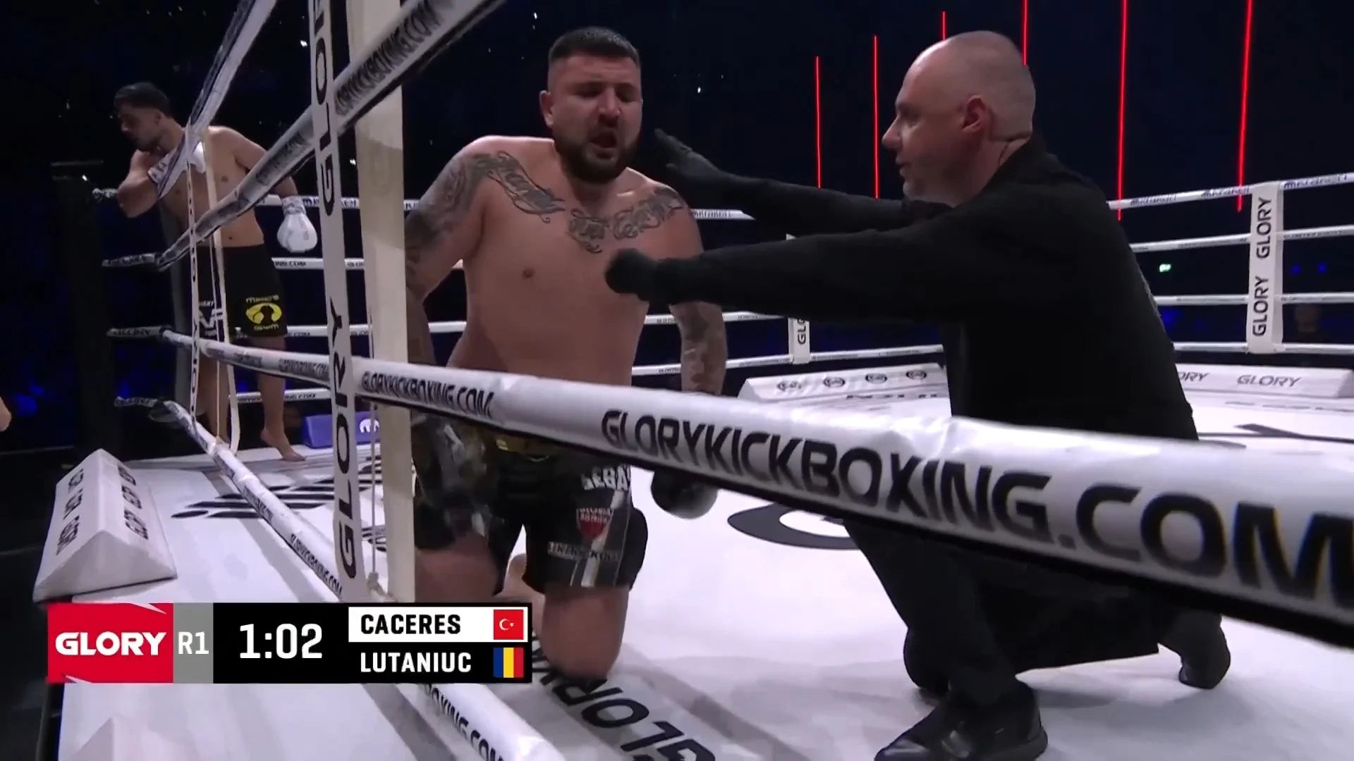 Lutaniuc spuugt bitje uit en vecht door na knockdown | GLORY 107