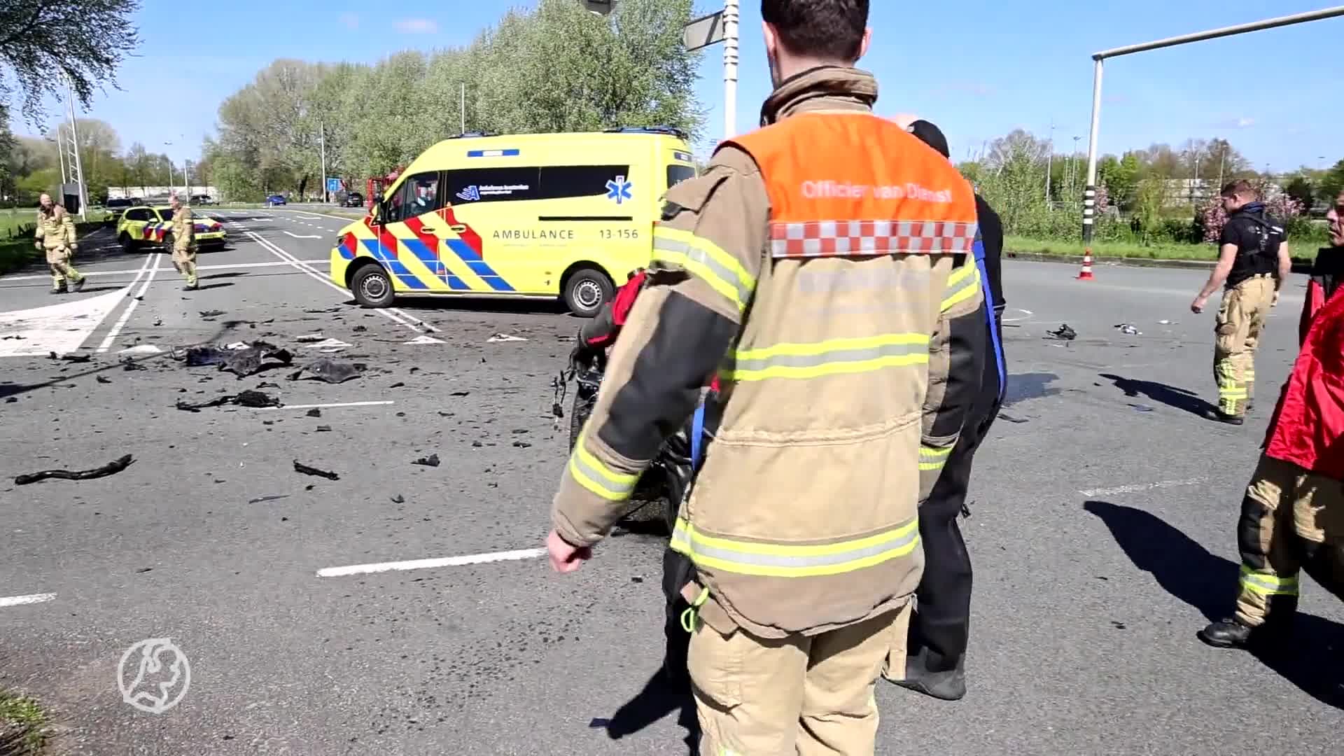 Auto eindigt in boom bij keiharde botsing afrit A2
