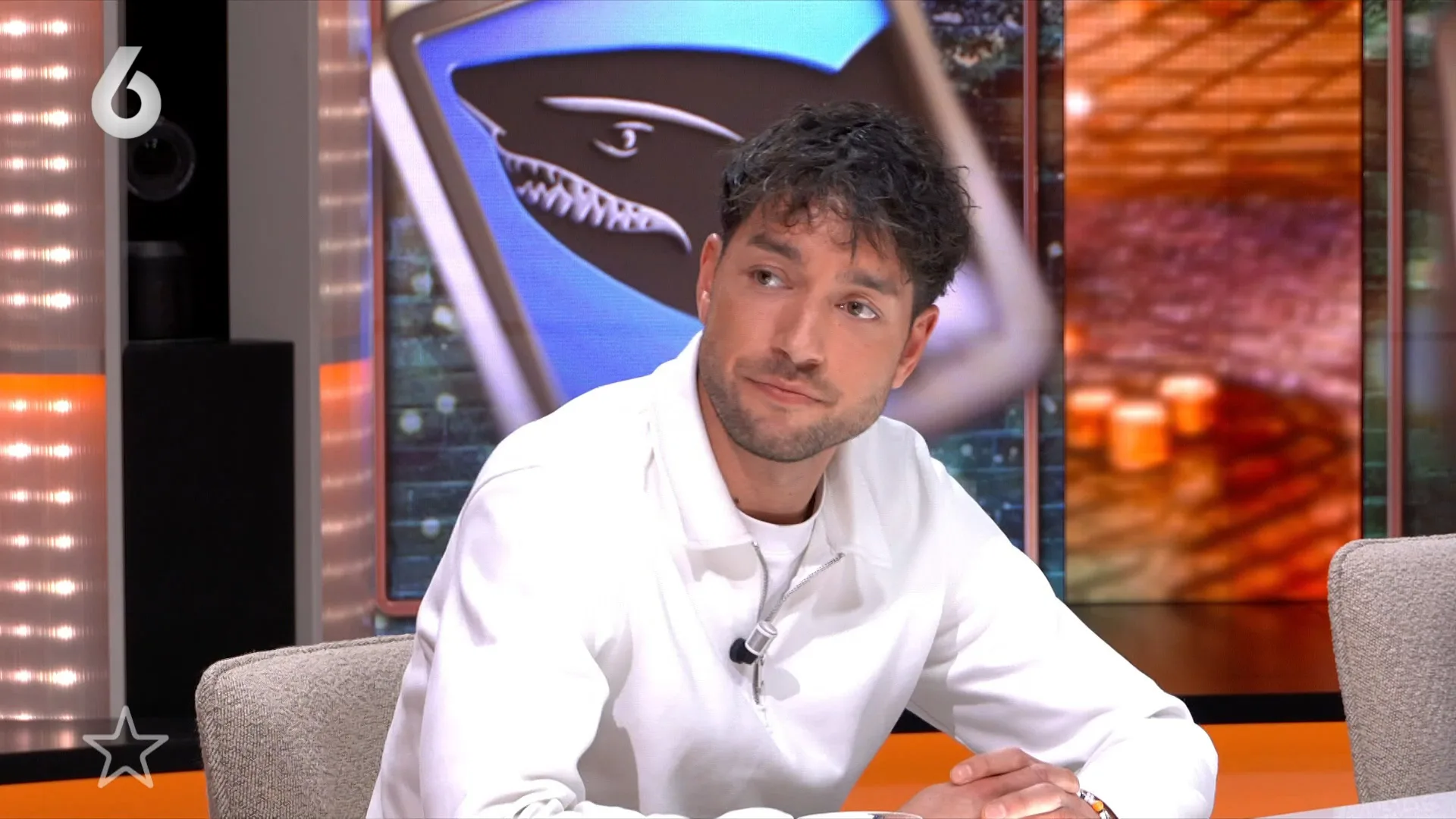 Thomas reageert op de Chess-bommetjes die Valentijne dropte in De Bondgenoten