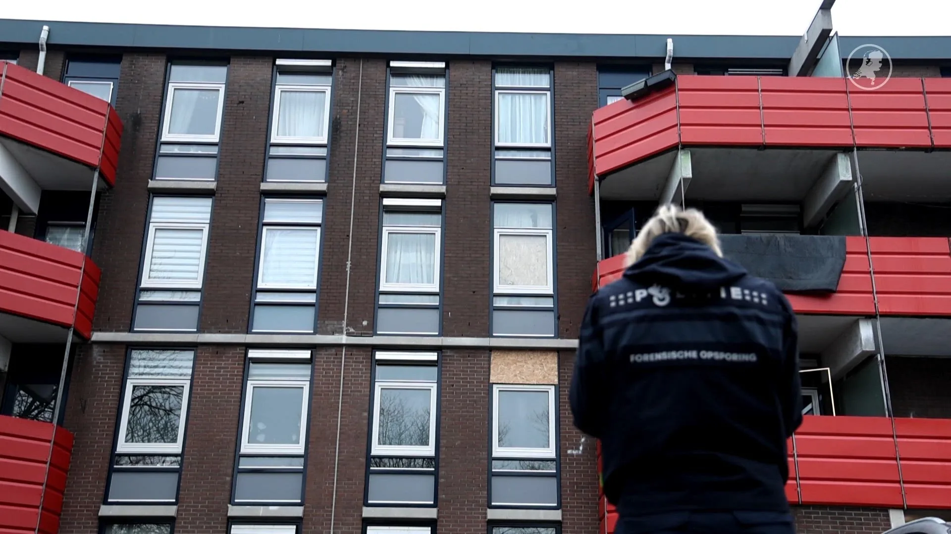 Woonblok Amsterdam voor tweede keer beschoten, vrouw raakt gewond